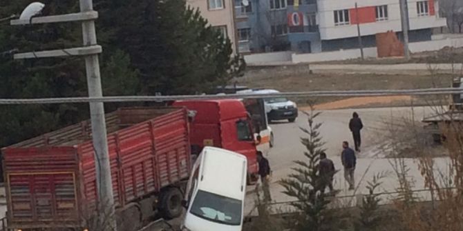 Kazalara Davetiye Çıkartan Dar Köprü İçin Çözüm Bekliyorlar