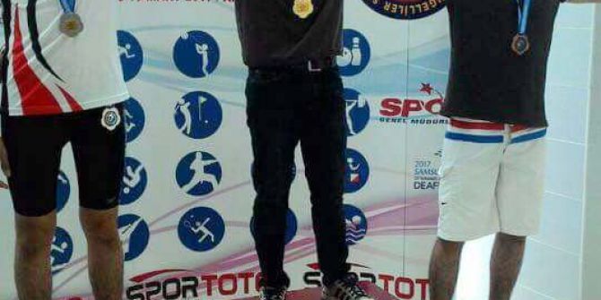 İşitme Engelli Yüzücü 4 Dalda Ödül Aldı