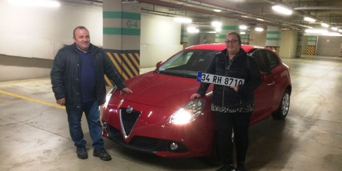 Hediye Almaya Gittiği Avm’den Kazandığı Arabayı Teslim Aldı