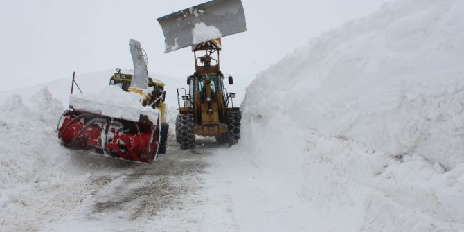 Muş’ta Çığ Düşen Bölgede Karla Mücadele