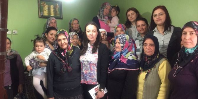 Ak Parti Kadın Kolları Mahallerde Referandum Çalışmalarına Devam Ediyor