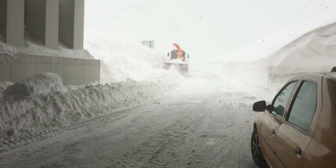 Van Bahçesaray Yolunda Karla Mücadele Çalışmaları Başladı