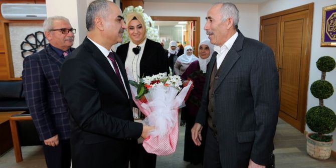 Başkan Aydın:"yaşlılarımıza Can Yoldaşı Olmaya Çalışıyoruz"