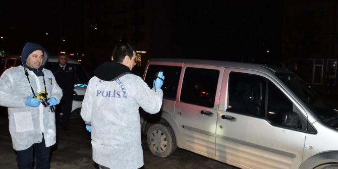3 Kişiyi Yaralayıp Polise De Ateş Açtılar