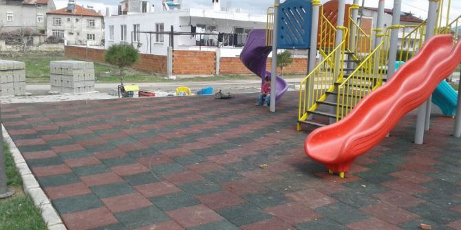 Cumhuriyet Mahallesi’ne Oyun Grubu