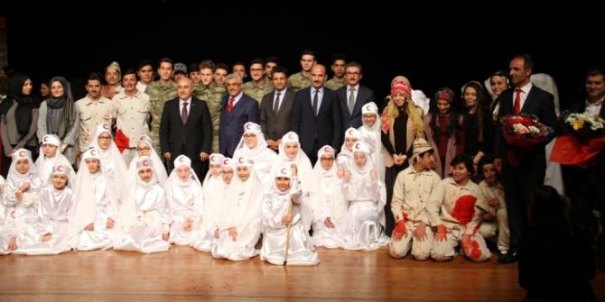 18 Mart Çanakkale Zaferi Anma Etkinliğinde Bu Kez Öğrenciler Sahnedeydi