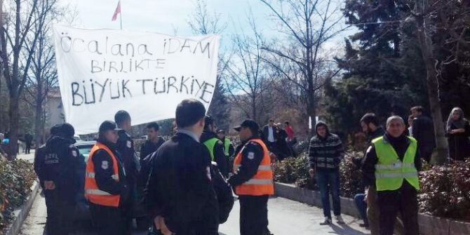 Ankara Üniversitesinde “Öcalan’a İdam” Pankartı Asan Öğrencilere Karşıt Görüşlü Öğrenciler Saldırdı