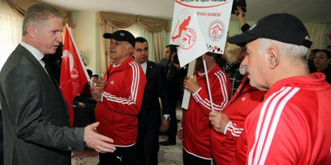 Vali Gül’den Huzurevine Ziyaret