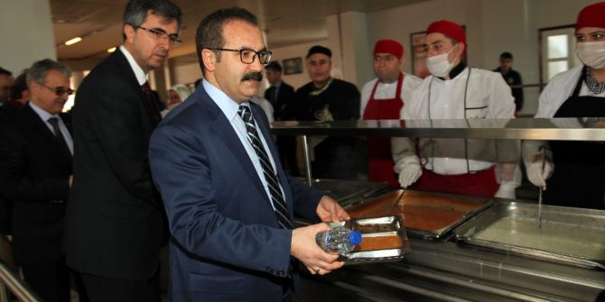 Rekör Gür, Öğrencilerle Birlikte Çanakkale Menüsü Yedi