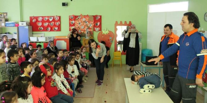 Okullardaki Afet Eğitimleri Sürüyor