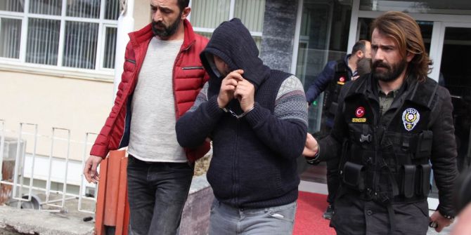 Polisten Kaçan Araçta Uyuşturucu Çıktı: 2 Gözaltı