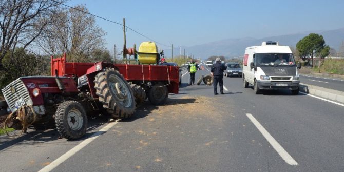 Aydın’da Ambulans Traktörle Çarpıştı: 3 Yaralı