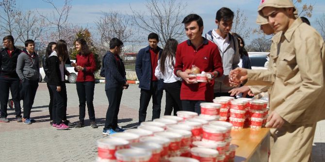Öğrencilerden Mesaj: “Bir Ölür, Bin Diriliriz”