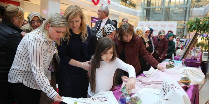 Bilgi Evi Kursiyerlerinden El Emeği Sergisi