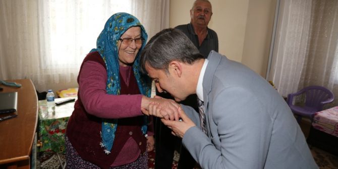 Yaşlıların Tek İsteği Hoş Sohbet Ve Hatırlanmak