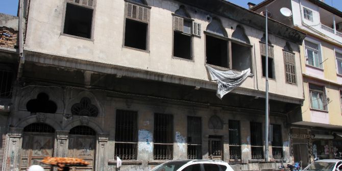 Metruk Binalar Korku Saçıyor