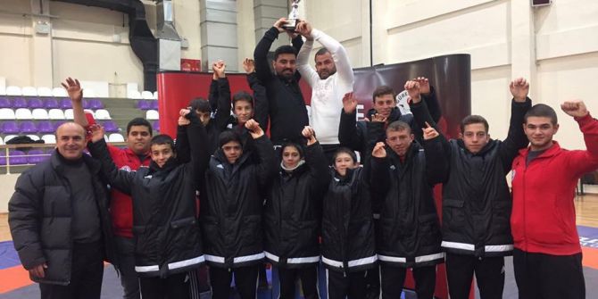 Korkuteli Güreş Eğitim Merkezi Şampiyon Oldu