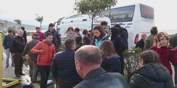 Lastiği Patlayan Servis Minibüsü Takla Attı, Öğrenciler Ölümden Döndü