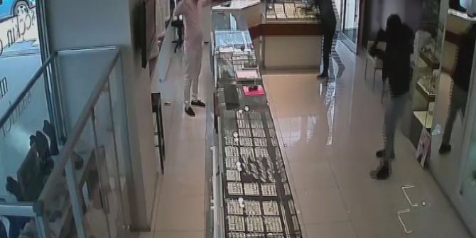 Güpe Gündüz Yaşanan Silahlı Soygun Kamerada