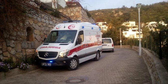 Yolda Buldukları Alzheimer Hastası Kadını Evine Götüren Polisler Şoke Oldu