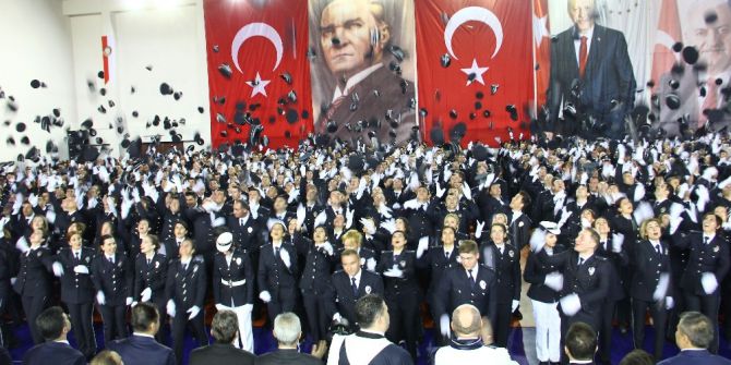 Eğitimlerini Tamamlayan 976 Polis, Komiser Yardımcısı Rütbesiyle Mezun Oldu
