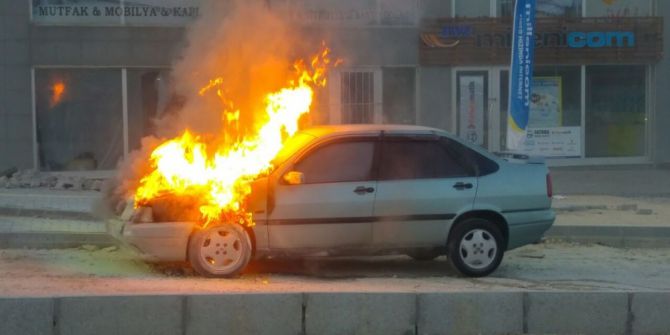 Bursa’da Alev Alev Yanan Otomobil Korku Dolu Anlar Yaşattı