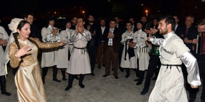 Kepez’de Renkli Nevruz Kutlaması