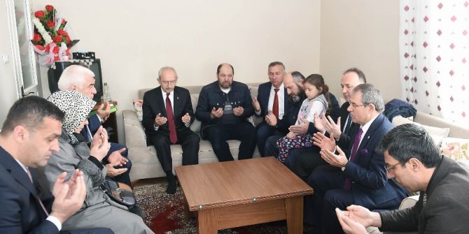 Kılıçdaroğlu Şehit Ailesini Ziyaret Etti