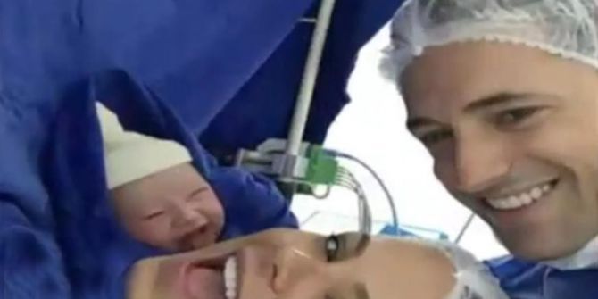 Bu Bebek Gülerek Doğdu