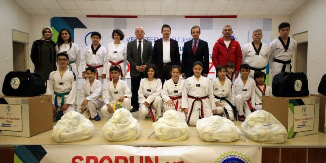 Merkezefendi’den Amatör Sporculara Malzeme Desteği