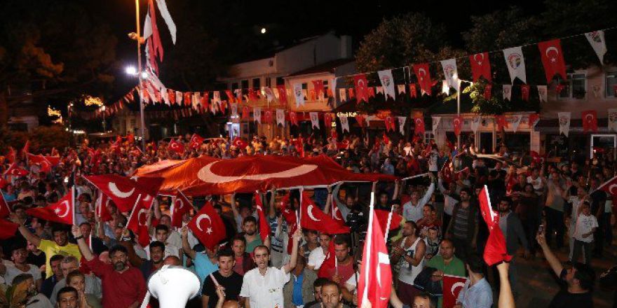 Milli İradeye Sahip Çıkan Şile "Biz Buradayız" Dedi