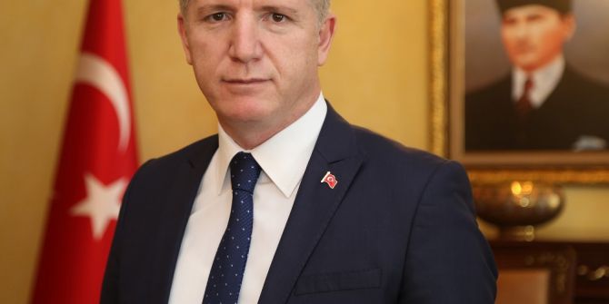 Sahte Vali Baltayı Taşa Vurdu