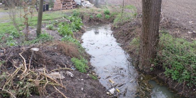 Çocuk Parkı Yanındaki Lağım Kanalı Tehlike Saçıyor