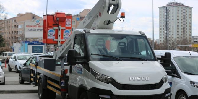 Melikgazi Belediyesine 2 Seyyar Tamir Aracı İle 1 Ağaç Budama Aracı Alındı