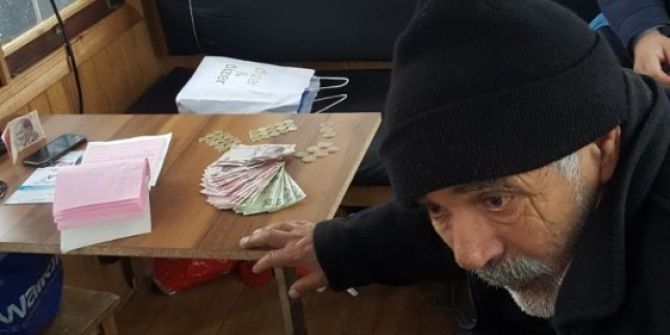 Dilenen Yaşlı Adama Zabıta Ekipleri Müdahale Etti