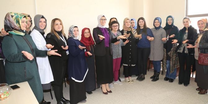 Milletvekili Katırcıoğlu’na İşaret Dili Kursiyerlerinden Duygulandıran Sürpriz