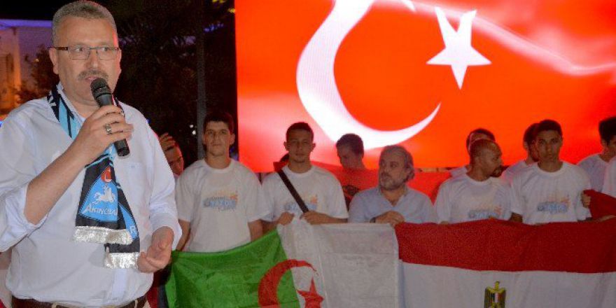 Yabancı Öğrenciler Demokrasi Nöbetinde