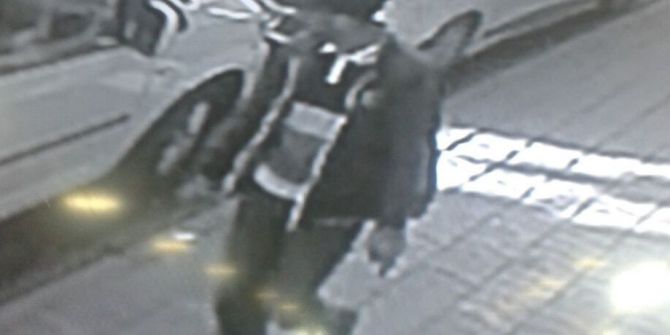 Buji İle Otomobilin Camını Kırıp Hırsızlık Yaptı