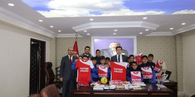 Hentbolculardan Kaymakam Erat’a Ziyaret