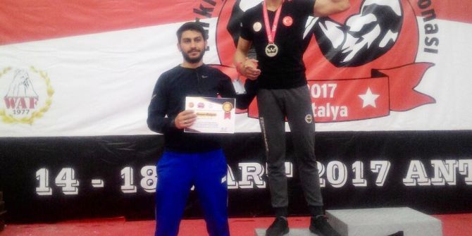 Kütahyalı Bilek Güreşi Sporcusu Burak Öztürk, Türkiye İkincisi Oldu