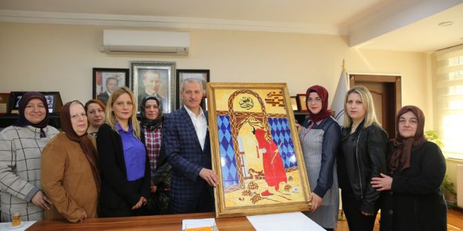 Bilgievi Kursiyerlerinden Dişli’ye Çini Tablo