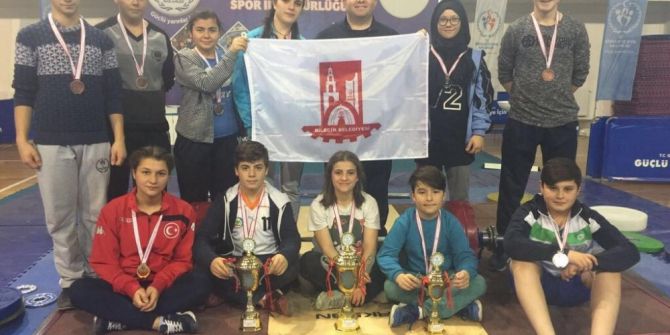 Bilecik Belediyespor Halter Takımı Düzce’den 3 Kupa Ve 11 Madalya İle Döndü