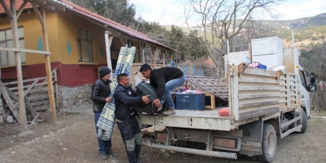 Heyelanı Sezen Keçiler Ağıla Girmek İstememiş