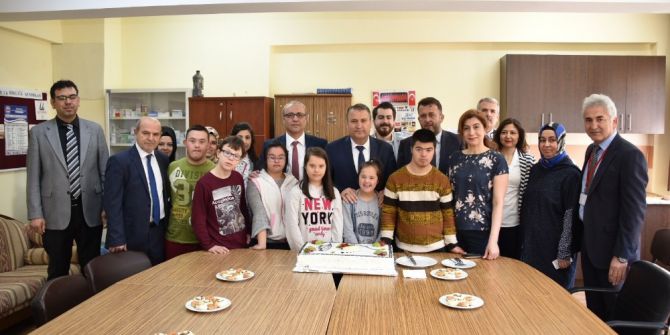 Başkan Çerçi Down Sendromlu Çocuklarla Pasta Kesti
