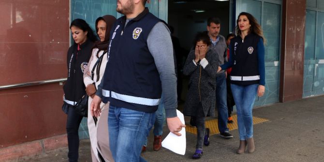 Dilenci Kılığında Hırsızlık Yapan 3 Kişi Yakalandı