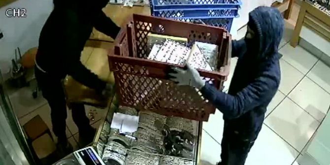 Ekmek Kasalarıyla Kuyumcu Soygunu