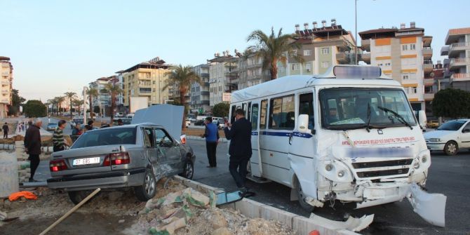 Antalya’da Trafik Kazası: 5 Yaralı