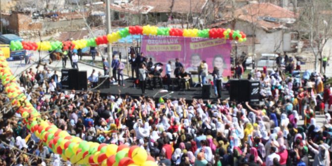 Denizli’de Nevruz Halaylar Ve Şarkılar Eşliğinde Kutlandı