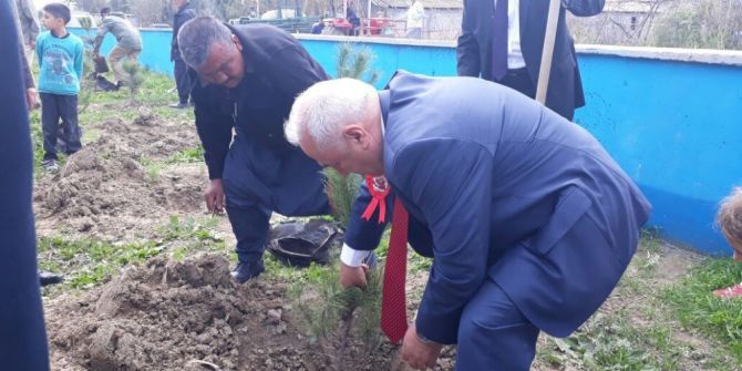 Adalı İlkokulu’na 15 Temmuz Şehitler Anıtı