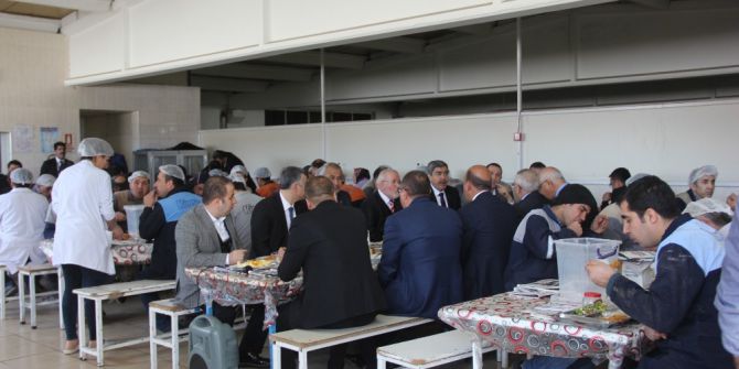 Başkan Özkeçeci Ve Milletvekili Erdoğan Fabrika İşçileriyle Buluştu